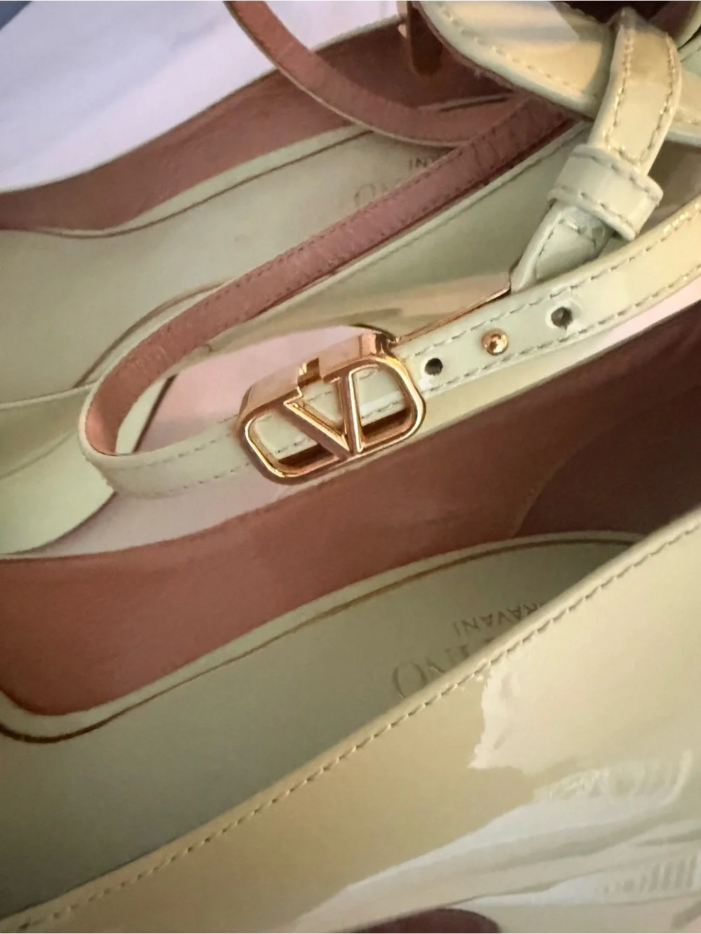 Valentino glossy mint
